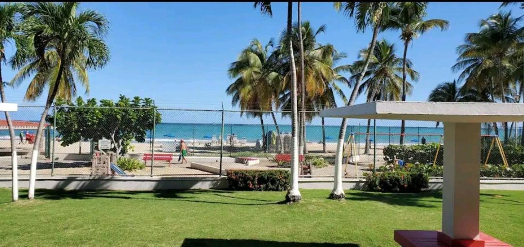 Beach Apartments At Marbella Del Caribe 圣胡安 外观 照片